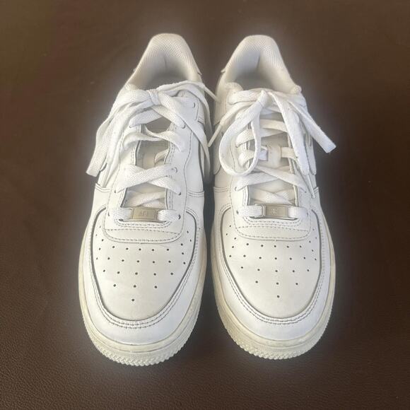 Size 7 Youth (GS) - Nike Air Force 1 LE Low Triple White - Picture 1 of 9
